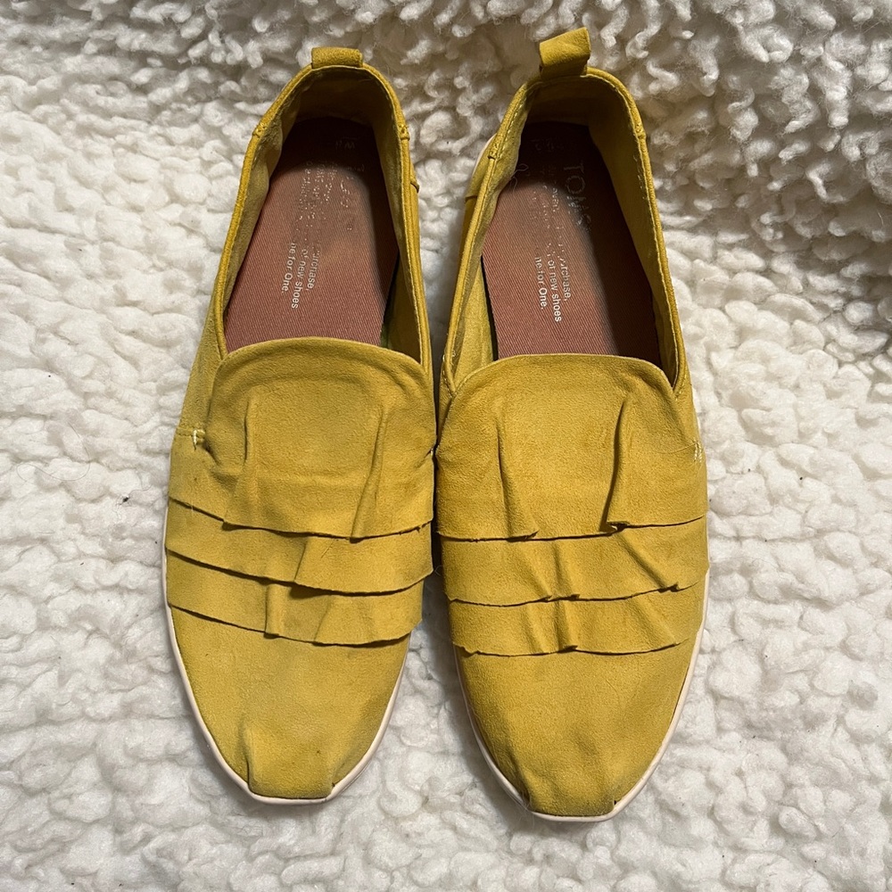TOMS Women's Mustard Yellow Leather Loafers, size 6.5